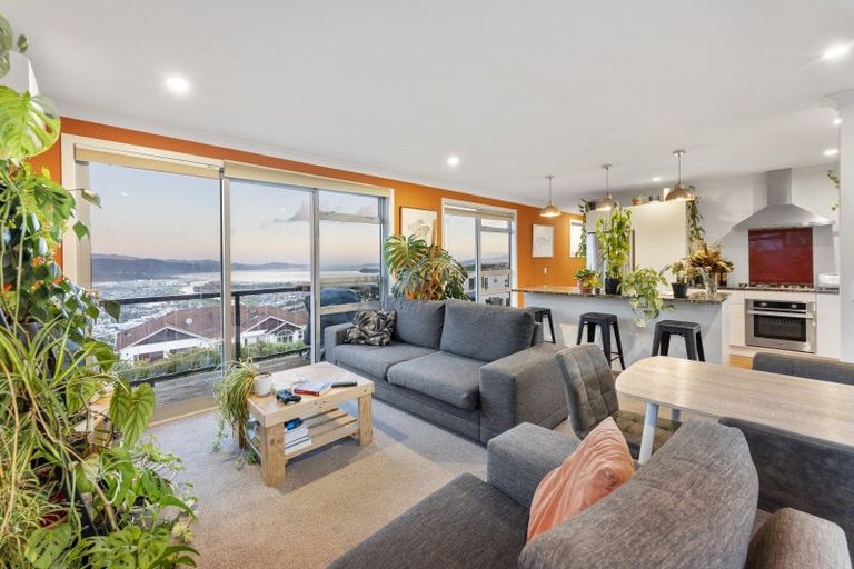 Photo of property in 22 Arahiwi Grove, Tirohanga, Lower Hutt, 5010