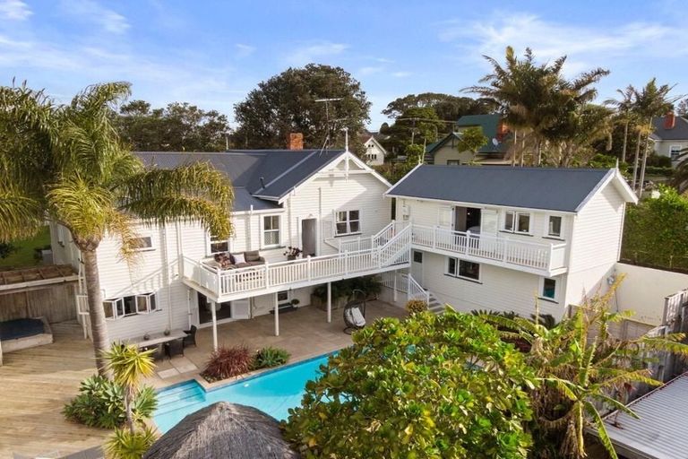 Photo of property in 30 Maritime Terrace, Birkenhead, Auckland, 0626
