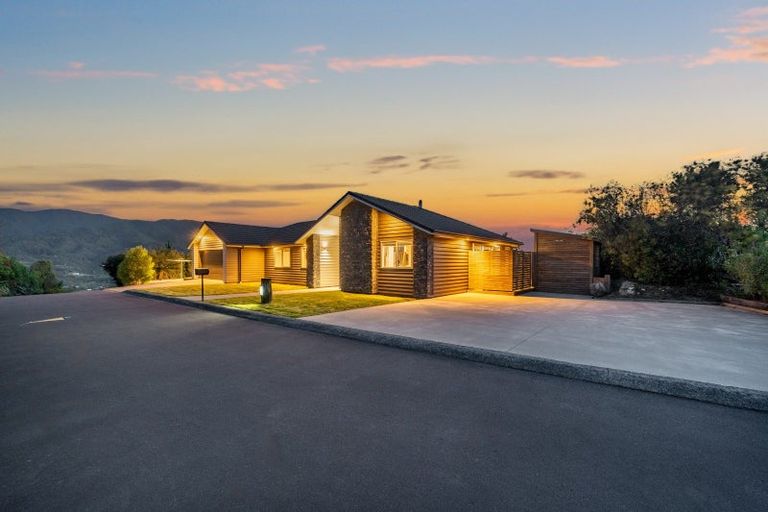 Photo of property in 66 Mount Marua Way, Timberlea, Upper Hutt, 5018