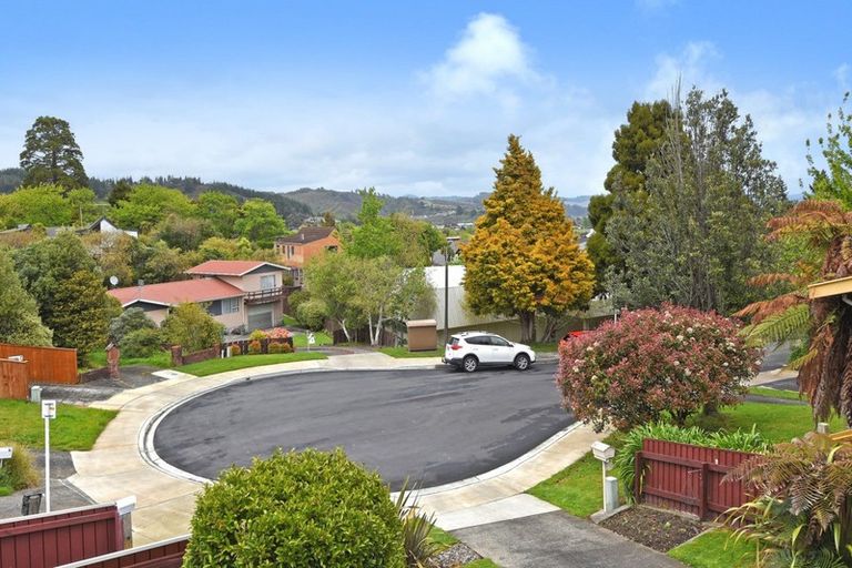 Photo of property in 17 Radiata Grove, Brown Owl, Upper Hutt, 5018