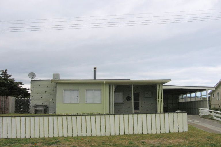Photo of property in 12 Trafalgar Street, Foxton Beach, Foxton, 4815