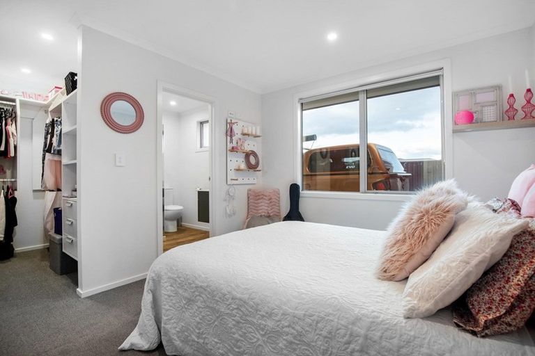 Photo of property in 72 Stratford Drive, Mount Pisa, Cromwell, 9383