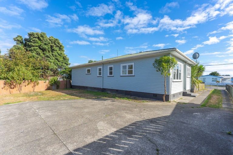 Photo of property in 30 Temuera Street, Otaki, 5512