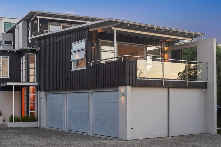 Photo of property in 70 St Michaels Avenue, Point Chevalier, Auckland, 1022