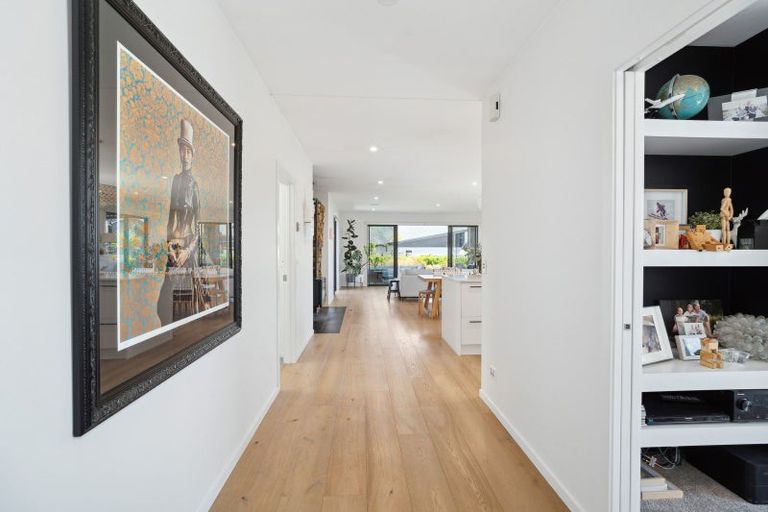 Photo of property in 9 Centre Crescent, Wanaka, 9305