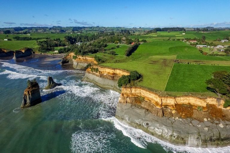 Photo of property in 1119 Main Road North, Onaero, Urenui, 4383