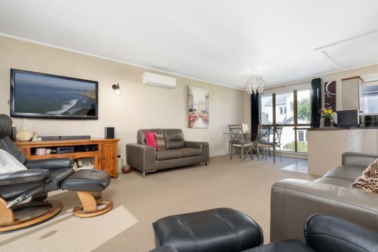 Photo of property in 2/33 Golf Road, Mount Maunganui, 3116