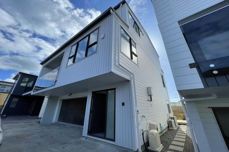 Photo of property in 1b Tui Glen Road, Birkenhead, Auckland, 0626