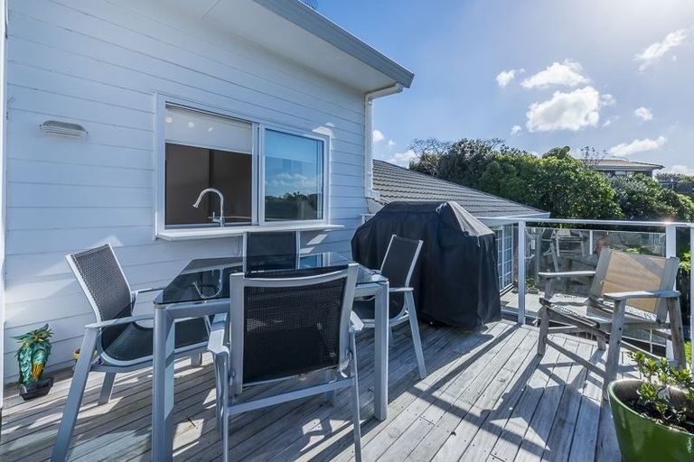 Photo of property in 5 Cherub Place, West Harbour, Auckland, 0618