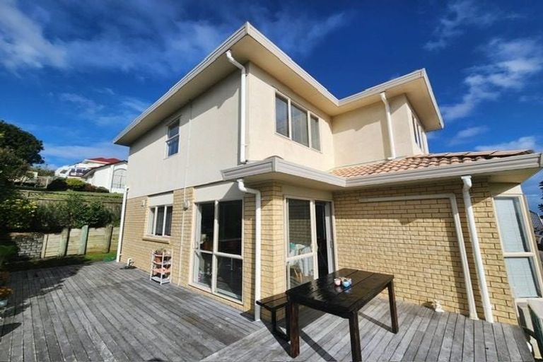 Photo of property in 2/12 Veagh Place, Highland Park, Auckland, 2010