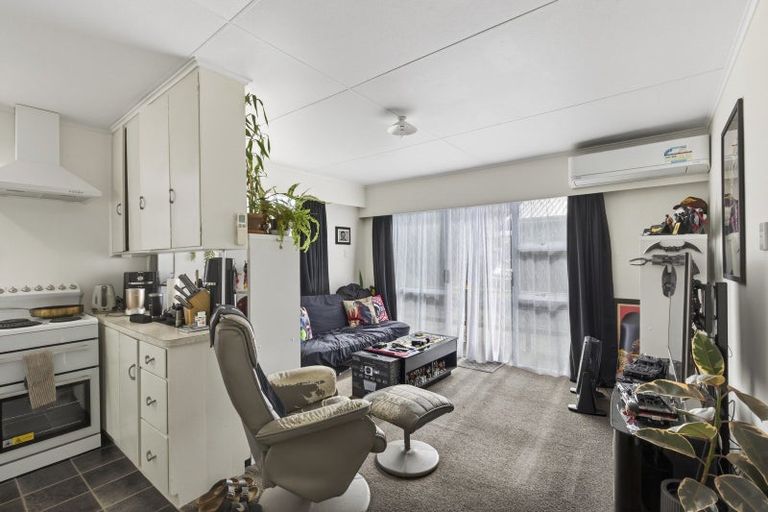 Photo of property in 8 Simons Street, Moturoa, New Plymouth, 4310