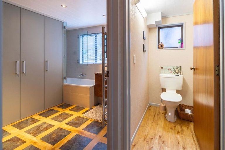 Photo of property in 7b Cameron Place, Fernhill, Queenstown, 9300