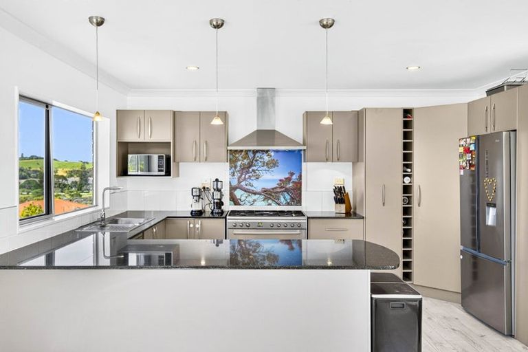 Photo of property in 21 Kotanui Avenue, Army Bay, Whangaparaoa, 0930