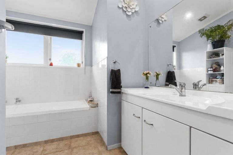 Photo of property in 76 Bill Hercock Street, Pirimai, Napier, 4112