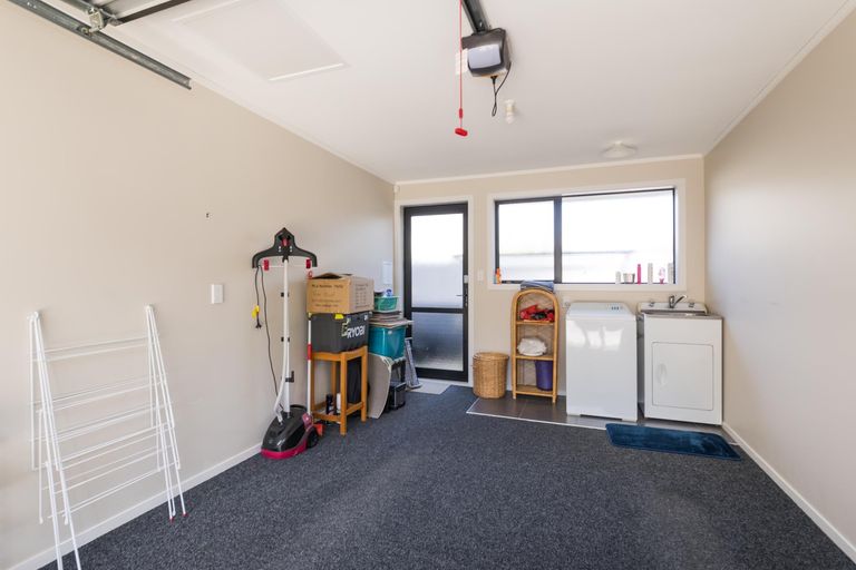 Photo of property in 15 Thomson Street, West End, Palmerston North, 4412