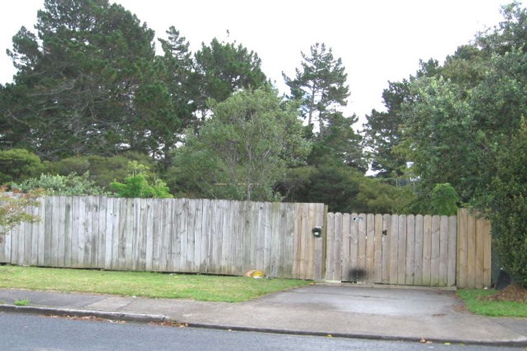 Photo of property in 21 Claverdon Drive, Massey, Auckland, 0614