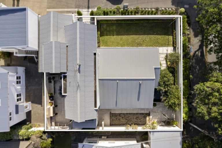 Photo of property in 18 Forres Street, Seatoun, Wellington, 6022