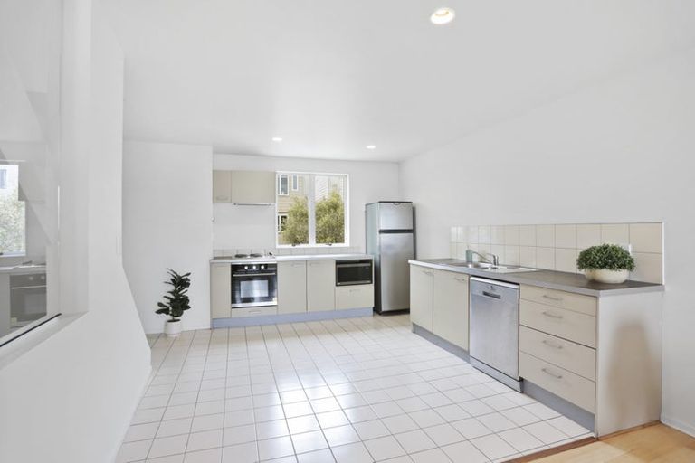 Photo of property in 42 Albionvale Road, Glen Eden, Auckland, 0602