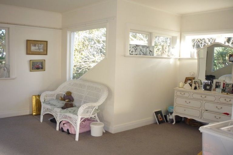 Photo of property in 70 Norwood Road, Bayswater, Auckland, 0622