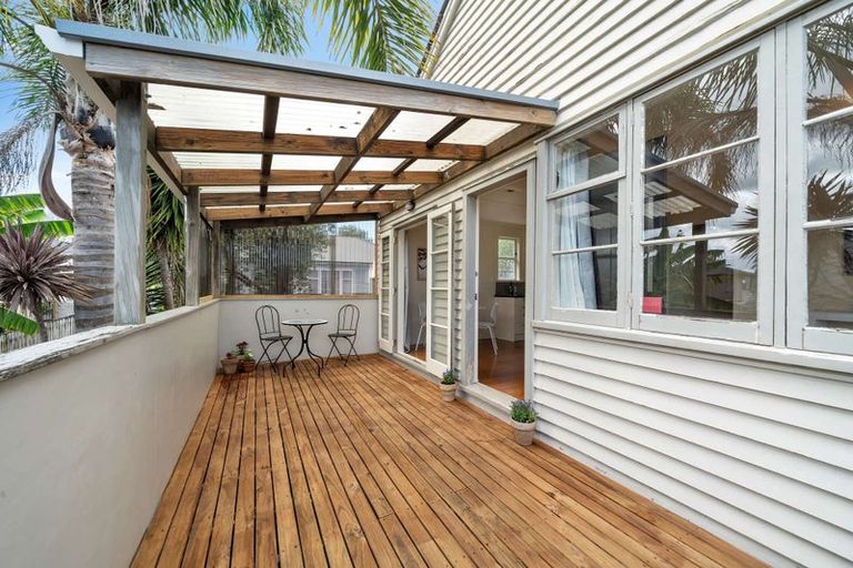 Photo of property in 17 Blacklock Avenue, Henderson, Auckland, 0612