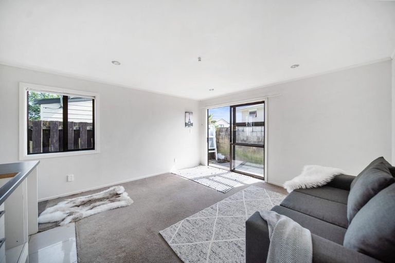 Photo of property in 12 Ronald Place, Manurewa, Auckland, 2102