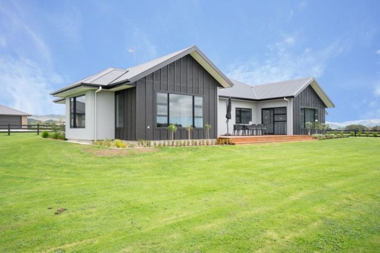 Photo of property in 30 Westwood Drive, Aokautere, Palmerston North, 4471