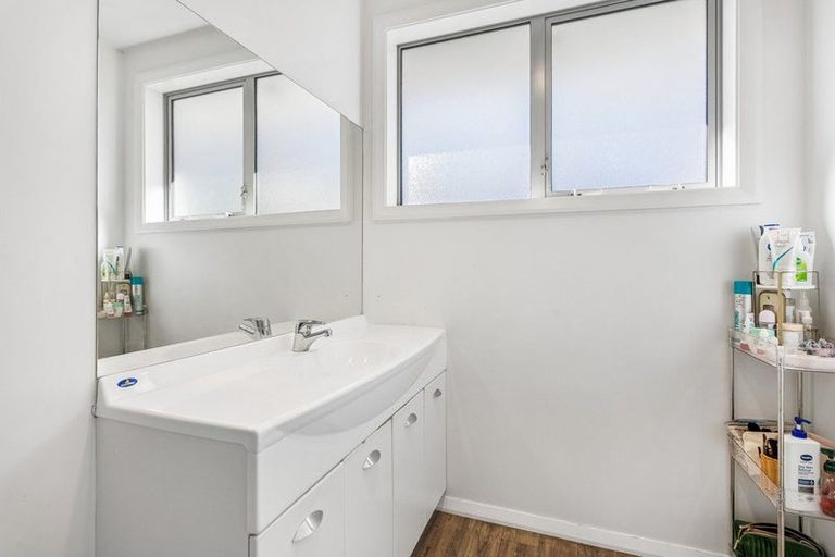 Photo of property in 1/57 Mcfaddens Road, St Albans, Christchurch, 8052