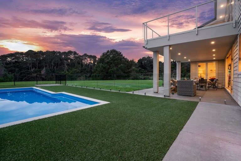 Photo of property in 15 Nola Road, Oratia, Auckland, 0604