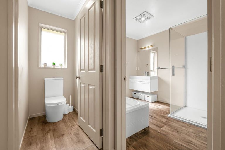 Photo of property in 63 Waiwherowhero Drive, St Andrews, Hamilton, 3200