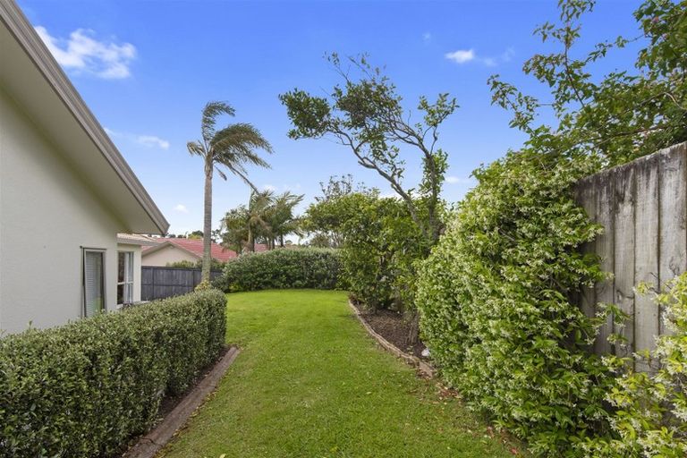 Photo of property in 10 Westminster Gardens, Unsworth Heights, Auckland, 0632