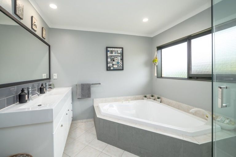 Photo of property in 1 Farley Avenue, Greytown, 5712