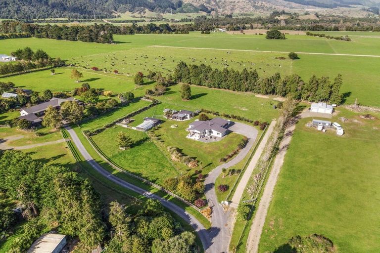 Photo of property in 424b Tararua Road, Levin, 5571