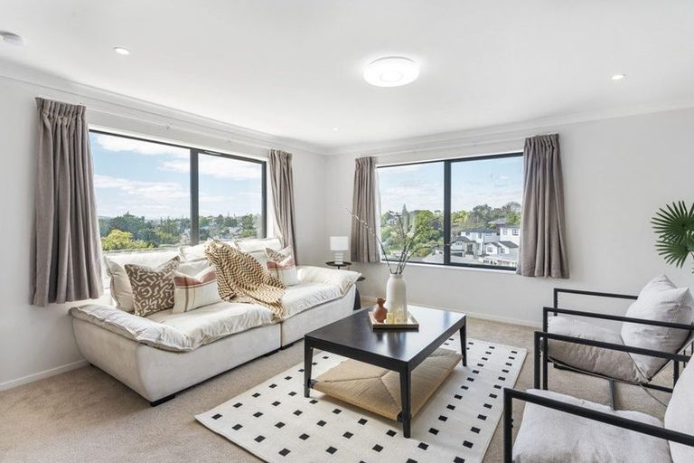 Photo of property in 34a Sovereign Place, Glenfield, Auckland, 0629