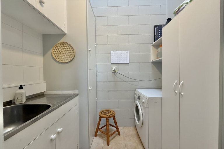 Photo of property in 26a Tower Hill, Stanmore Bay, Whangaparaoa, 0930