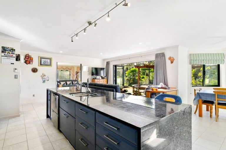 Photo of property in 238a State Highway 16, Kumeu, 0892