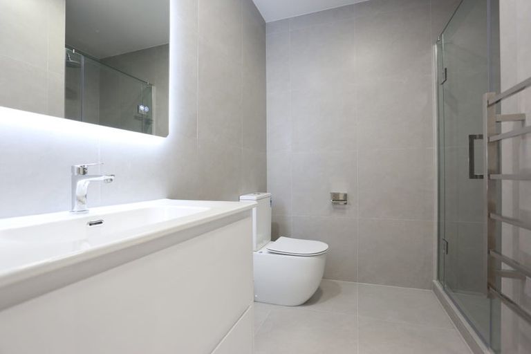 Photo of property in 13d King Richard Place, Browns Bay, Auckland, 0630