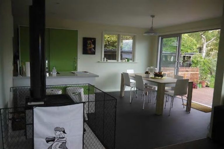 Photo of property in 28 Porterfield Street, Macandrew Bay, Dunedin, 9014