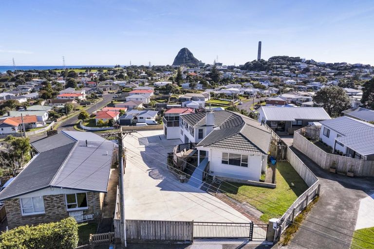 Photo of property in 17 Mount View Place, Spotswood, New Plymouth, 4310