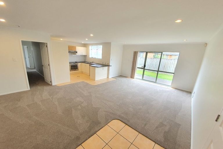 Photo of property in 17 Scotts Field Drive, Takanini, 2112