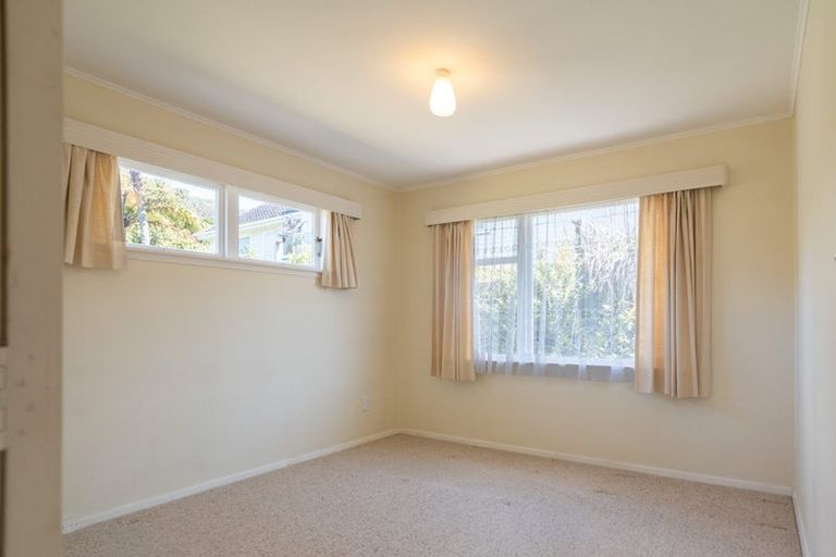 Photo of property in 27 Larsen Crescent, Tawa, Wellington, 5028