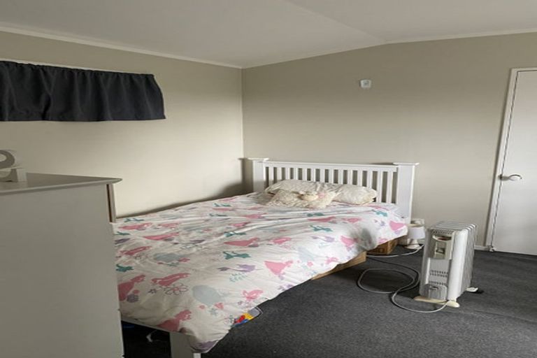 Photo of property in 1/4 Avalon Place, Glenfield, Auckland, 0629