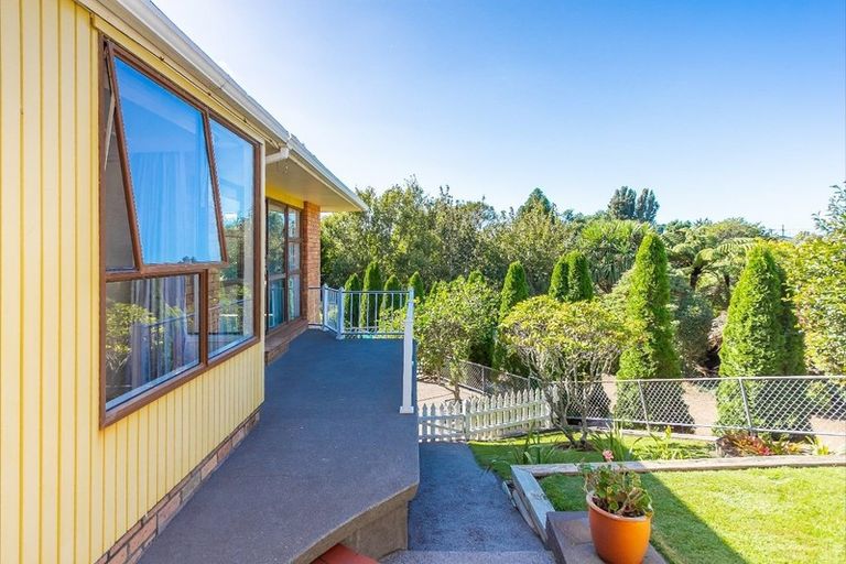 Photo of property in 6 Leatham Avenue, Strandon, New Plymouth, 4312