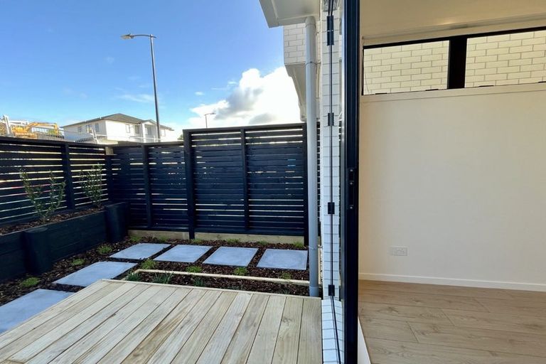 Photo of property in 3/21 Makomako Drive, Orewa, 0931