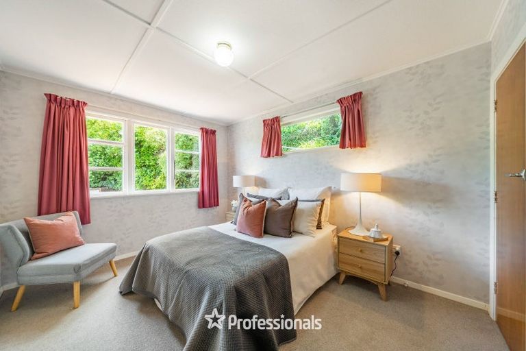 Photo of property in 2 Singers Road, Korokoro, Lower Hutt, 5012