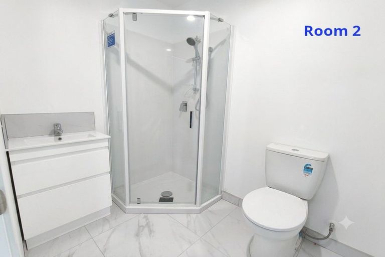 Photo of property in 9 Darlington Place, Glendene, Auckland, 0602