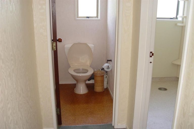 Photo of property in 10 Venus Place, Half Moon Bay, Auckland, 2012