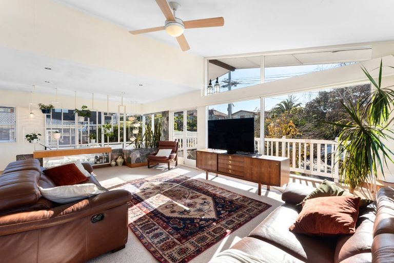 Photo of property in 15 Jaemont Avenue, Te Atatu South, Auckland, 0610