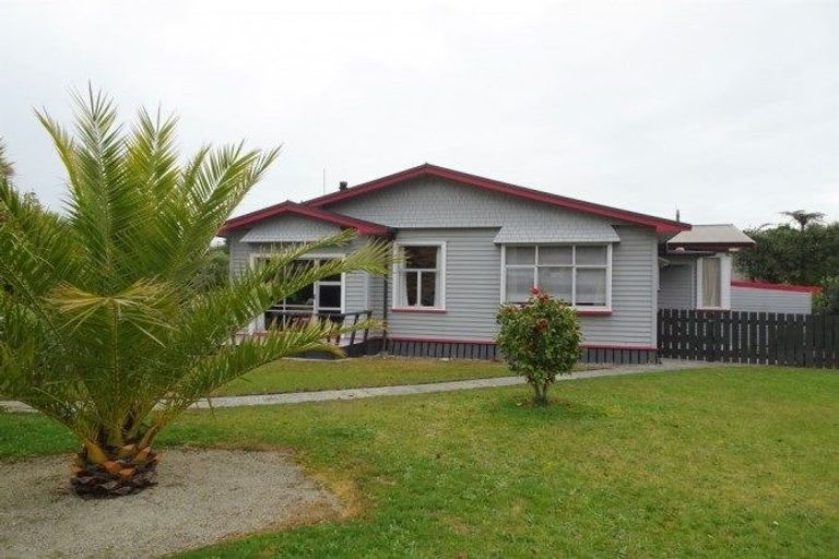 Photo of property in 2 Warburton Street, Karoro, Greymouth, 7805