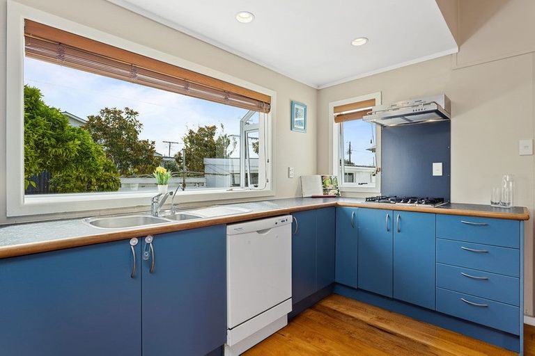 Photo of property in 20 Vincent Road, Northcote Point, Auckland, 0627