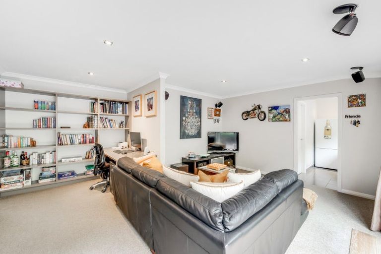 Photo of property in 25 Endymion Place, Half Moon Bay, Auckland, 2012